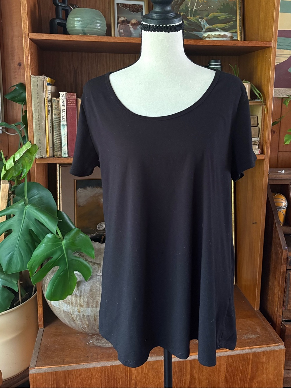 Lularoe Basic Black Tee L